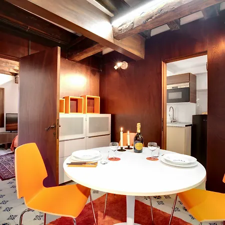 Overlooking Grand Canal Apartment Venice