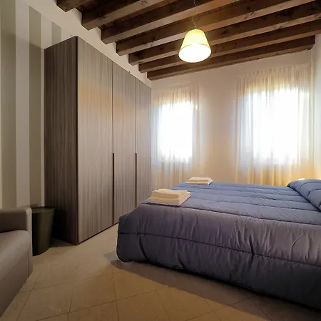 Venetian Style 1