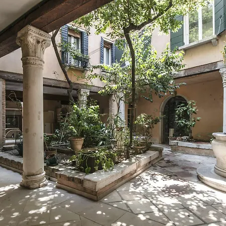 Casa Dolce בית הארחה 3*