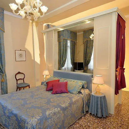 Palazzo Odoni Konukevi Venedik