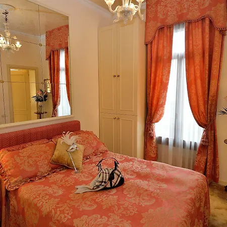 Palazzo Odoni Konukevi Venedik