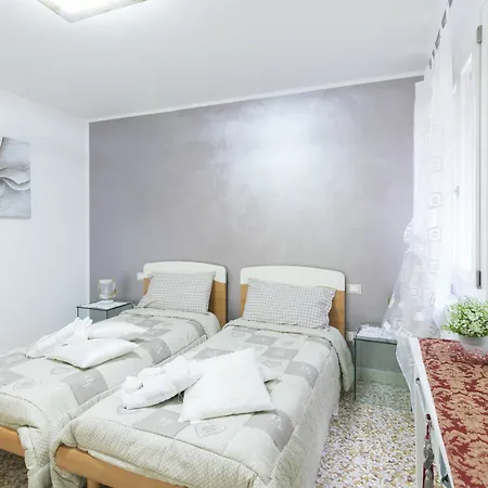 Crystal Deluxe Venice