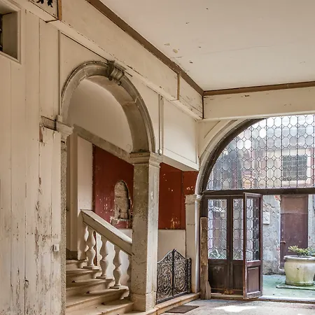Apartment Admiral Emo Palace Over Canal Grande