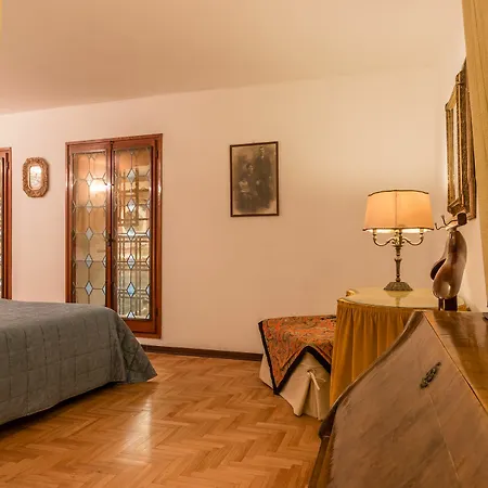 Apartment Admiral Emo Palace Over Canal Grande *