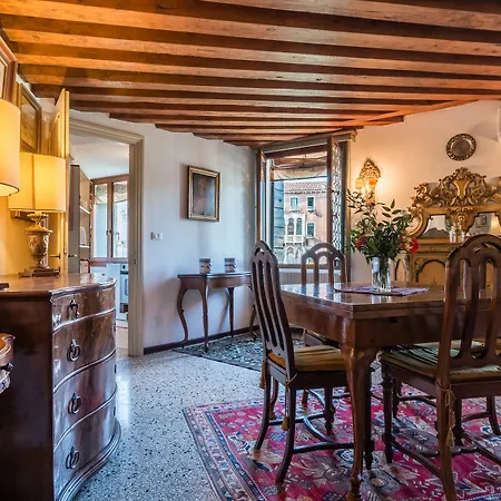 Apartment Admiral Emo Palace Over Canal Grande *