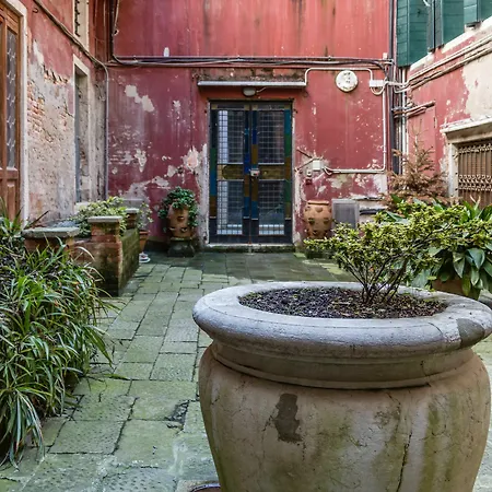 Admiral Emo Palace Over Canal Grande Apartment