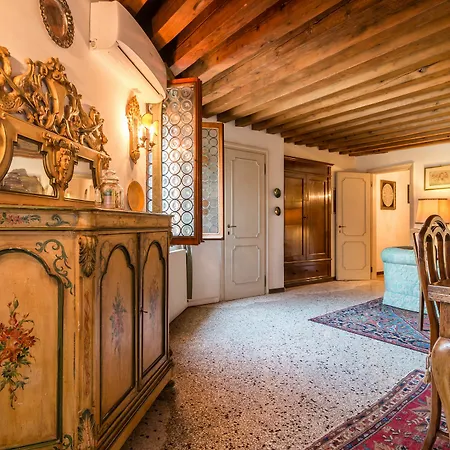 Apartment Admiral Emo Palace Over Canal Grande Venice