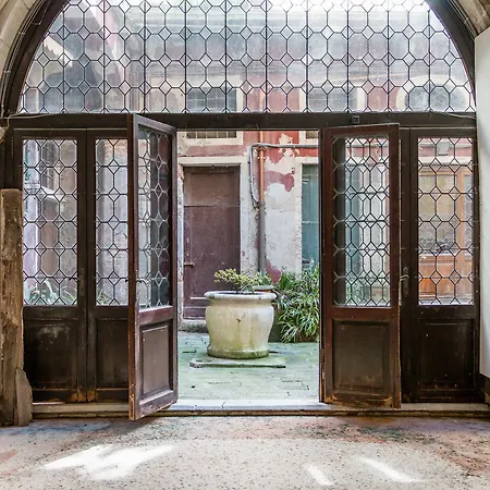 Apartment Admiral Emo Palace Over Canal Grande