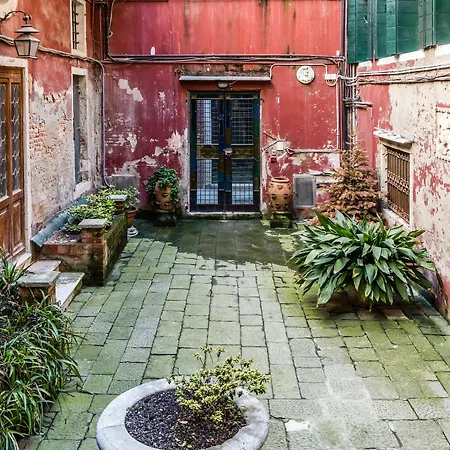 Apartment Admiral Emo Palace Over Canal Grande
