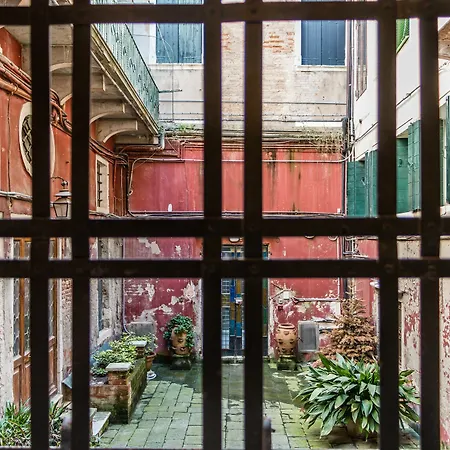 Admiral Emo Palace Over Canal Grande Apartment