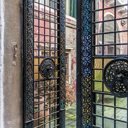 Admiral Emo Palace Over Canal Grande Apartment Venice