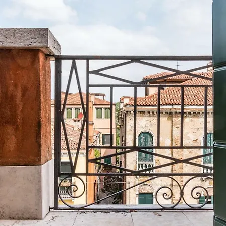 Apartment Carmini Canal View And Balcony With Lift *