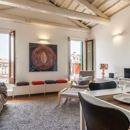 Apartment Carmini Canal View And Balcony With Lift *