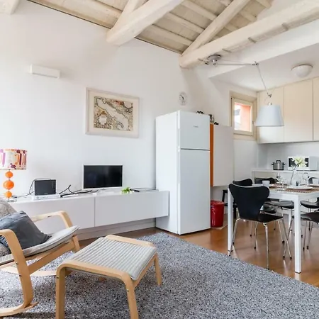 Carmini Canal View And Balcony With Lift Apartment *