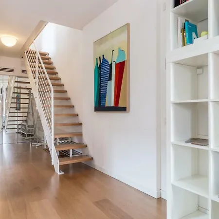 Carmini Canal View And Balcony With Lift Apartment Venice