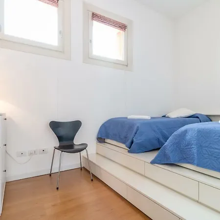 Apartment Carmini Canal View And Balcony With Lift Venice