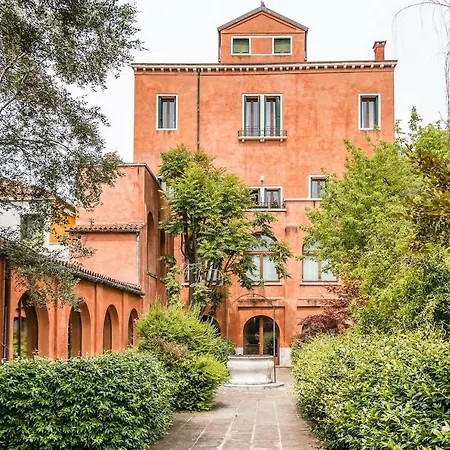 Carmini Canal View And Balcony With Lift Apartment
