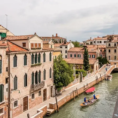 Carmini Canal View And Balcony With Lift Apartment Venice