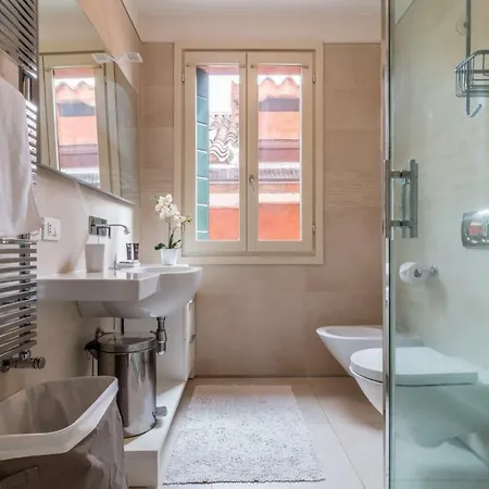 Carmini Canal View And Balcony With Lift * Venice