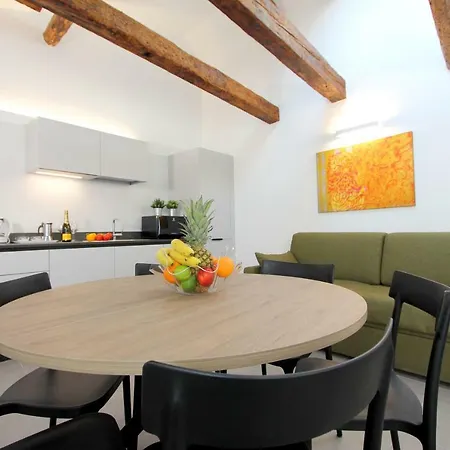 Degli Artisti Apartment *