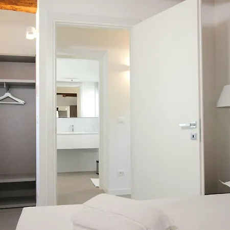 Degli Artisti Apartment *