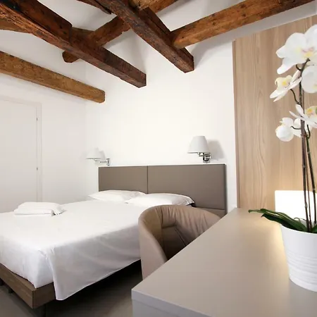 Degli Artisti Apartment