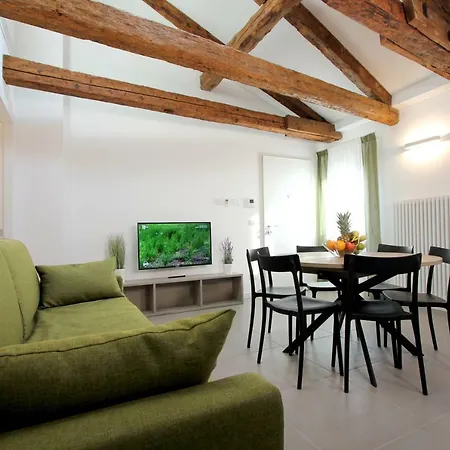 Degli Artisti Apartment