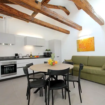 Degli Artisti Apartment