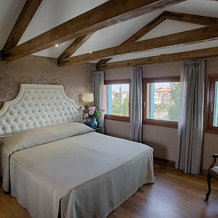 Santa Chiara Hotell