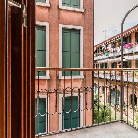 The Venetian Canal View Apartment *