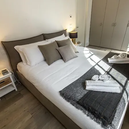 Apartment Elegant Fornasa Vecia, Canal View With A Beautiful Garden R&r Venice