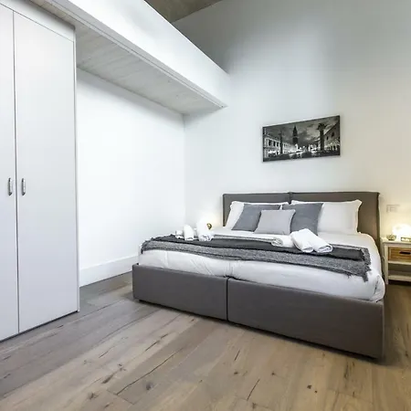 Elegant Fornasa Vecia, Canal View With A Beautiful Garden R&r *