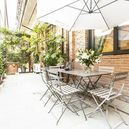 Elegant Fornasa Vecia, Canal View With A Beautiful Garden R&r * Venice