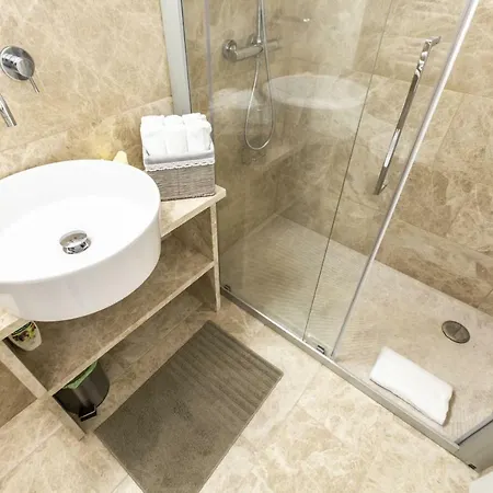 Apartment Elegant Fornasa Vecia, Canal View With A Beautiful Garden R&r *