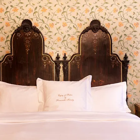 Flora Hotel