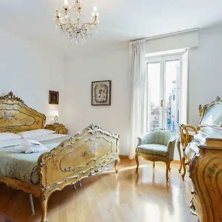 Apartment Elegant Two Bedroom In Venetian Style *