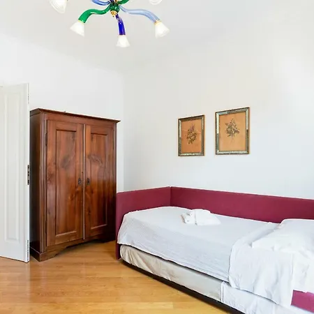 Elegant Two Bedroom In Venetian Style