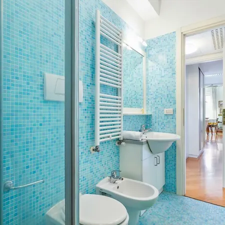 Elegant Two Bedroom In Venetian Style Apartment *
