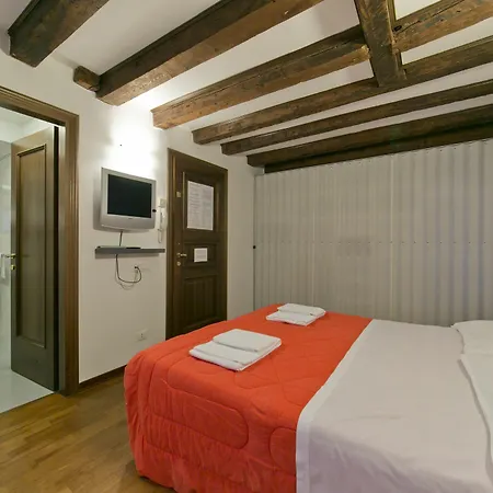 Wonderful Wi-fi Ac Apartment Venice