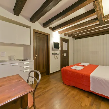 Wonderful Wi-fi Ac Apartment Venice