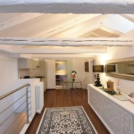Sweet Frari Apartment