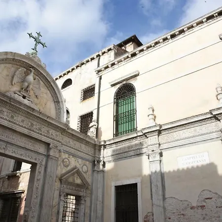Sweet Frari Apartment