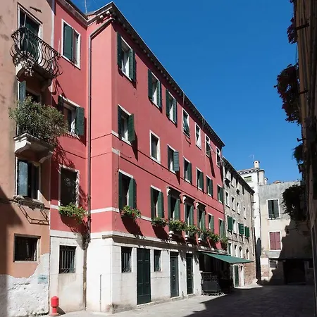 Rialto Secret Terrace Apartment Venice