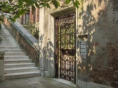 Luxury On The Grand Canal Apartment