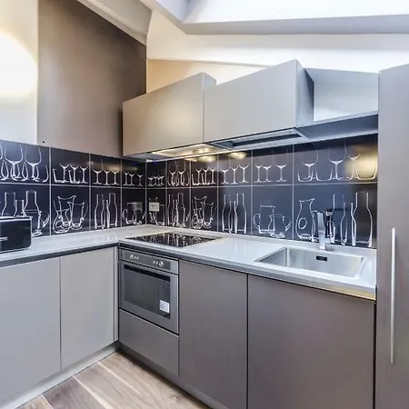 Luxury Penthouse Apartment *
