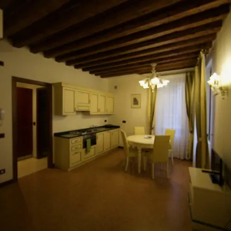 Apartment Family Three Minutes From San Marco Square, Venice