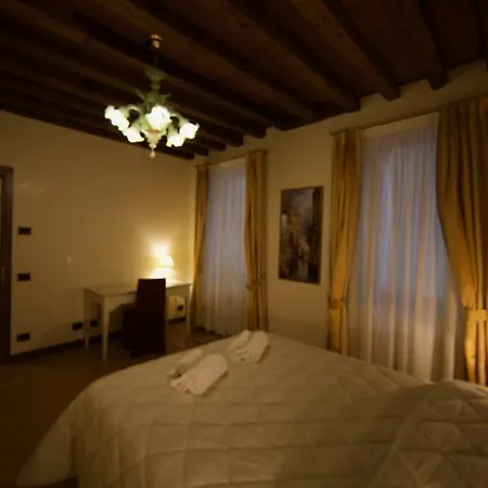 Family Three Minutes From San Marco Square, Apartment *