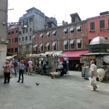 Family Three Minutes From San Marco Square, Apartment