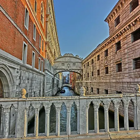 Family Three Minutes From San Marco Square, Apartment *