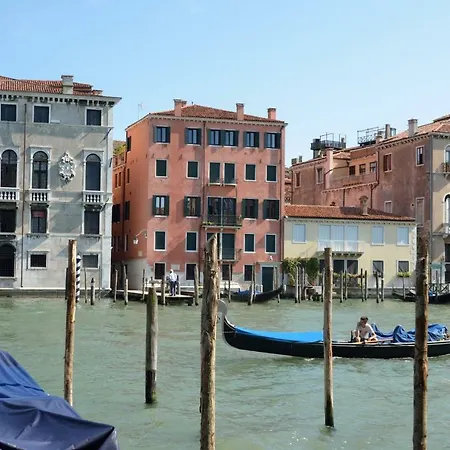 Charming On Grand Canal Holiday home